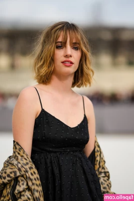 Maya Hawke [ maya-hawke ] - Tall girl problems AKA I can never find a miniskirt that covers my part 1