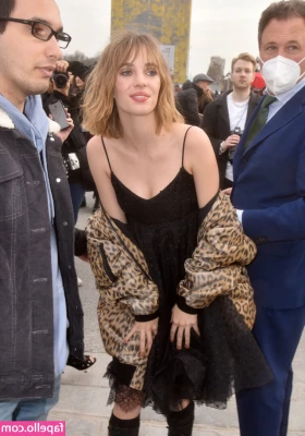 Maya Hawke [ maya-hawke ] - Humpday got a Little messy show some love if you like a