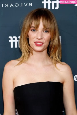 Maya Hawke [ maya-hawke ] - Dressing rooms: always kinda sad because I can't find clothes that