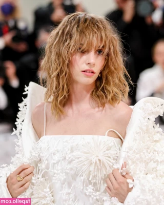 Maya Hawke [ maya-hawke ] - All plugged up