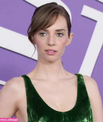 Maya Hawke [ maya-hawke ] - Mañana es mi cumple   si puedo colgare foto con la tarta jijijij