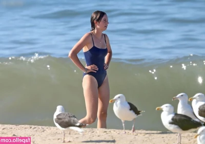 Maya Hawke [ maya-hawke ] - Baby booty 🍑  Like 👍🏻 or Tip 💰 this post if you wanna