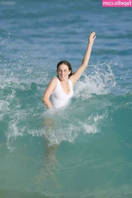Maya Hawke [ maya-hawke ] - You look like you need a little distraction  good thing I m here HMU