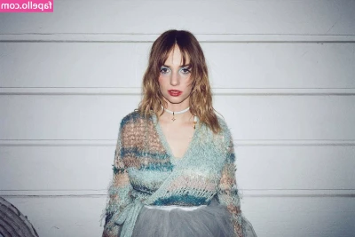Maya Hawke [ maya-hawke ] - Shower first  dessert second part 1