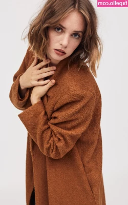 Maya Hawke [ maya-hawke ] - My favorite Sunday thing  bath time   What s your favorite Sunday