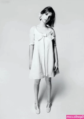 Maya Hawke [ maya-hawke ] - I was rolling around and dancing in my bed  So I managed to capture