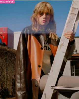 Maya Hawke [ maya-hawke ] - Rise and Shine daddy 😘 will we have a naughty day today or what?