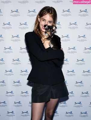 Maya Hawke [ maya-hawke ] - Going to post new video today hoping everyone is having a happy