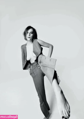 Maya Hawke [ maya-hawke ] - Just a lil  titty drop to brighten your Sunday    REMINDER y all we part 1
