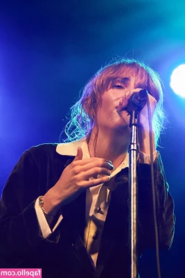 Maya Hawke [ maya-hawke ] - cold love