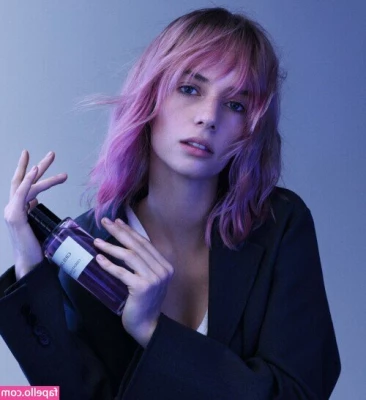 Maya Hawke [ maya-hawke ] - So tired from my work trip  Would love a foot massage