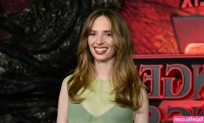 Maya Hawke [ maya-hawke ] - Smile it s Friday