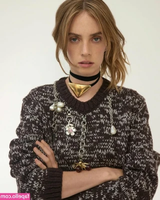 Maya Hawke [ maya-hawke ] - dressed in black getting some black inside me 😜