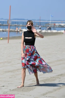 Maya Hawke [ maya-hawke ] - To all my straight Tops...Are you warming up to the idea yet????
