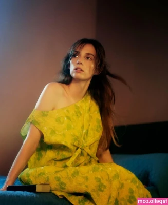 Maya Hawke [ maya-hawke ] - like me in these leggings?