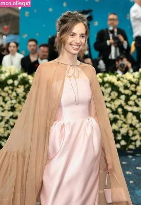 Maya Hawke [ maya-hawke ] - I'm waiting for you to ask me for my best content 💦 👅