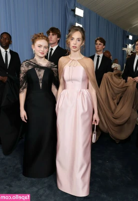 Maya Hawke [ maya-hawke ] - I could use a hand or two   Maybe a cock   Definitely a hole