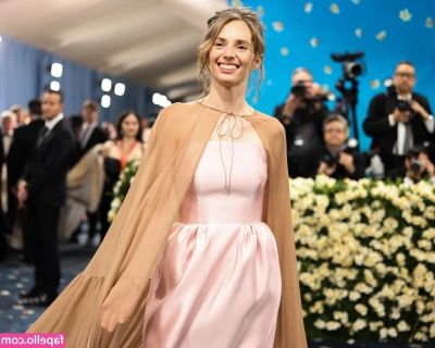 Maya Hawke [ maya-hawke ] - Blow my mind 😉😉