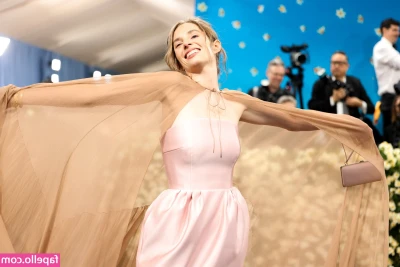 Maya Hawke [ maya-hawke ] - Još uvek u salonu  ali volim da se razonodim   Still in the salon