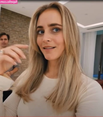 Janni Deler [ janni-deler ] - Another macbook pic  this time with unshaven hole