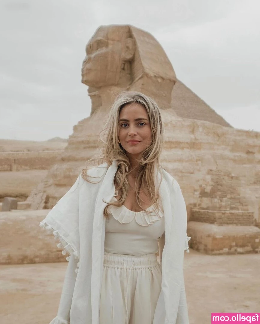 Janni Deler [ janni-deler ] - Kiss me  touch me  make me yours   let s be one    Bésame  tócame 