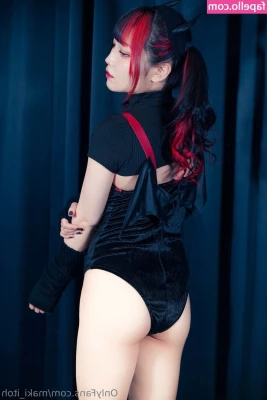 Maki Itoh [ maki-itoh ] - check out my paws 🐾