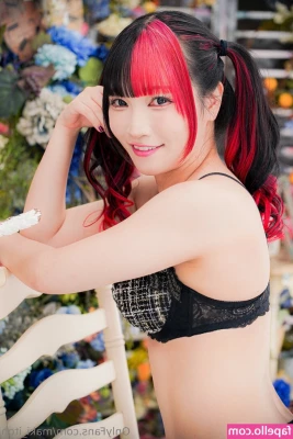 Maki Itoh [ maki-itoh ] - Do i fit in some magazines
