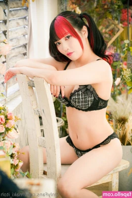 Maki Itoh [ maki-itoh ] - Glowy as fuck⚡️
