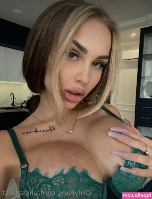 Elissabest - Do you wanna see me sucking cock 👀 😜
