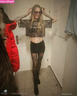 dieanetami - Love being a stripper 👮‍♀️