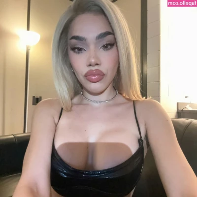 Kenia Os - Una duchita rica para relajar el cuerpo ¿te apuntas? 🔥😜