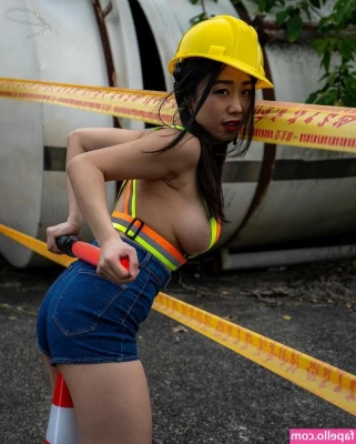 Sharon Wei [ sharon-wei ] - Hola bebe! Te gustaría pegarme en la cola?🙈