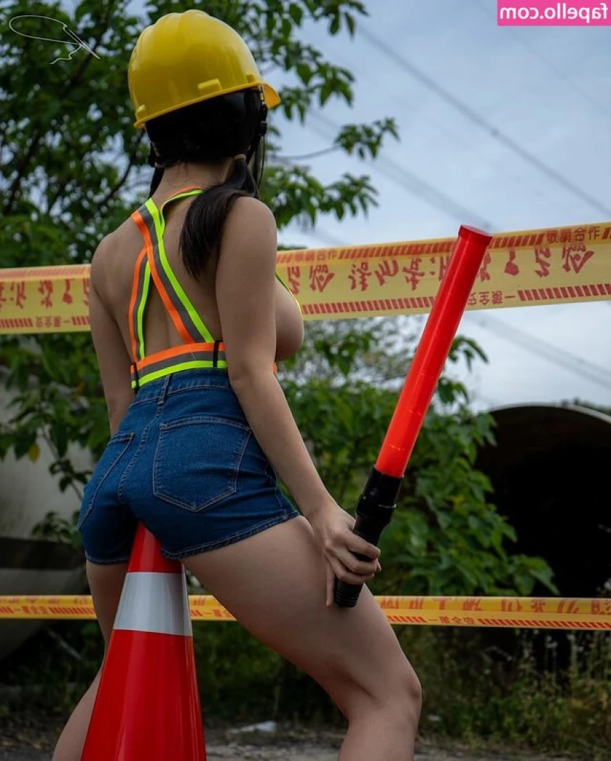 Sharon Wei [ sharon-wei ] - It doesn t fit very well