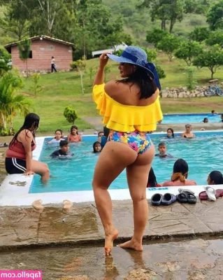 Milagro Flores [ milagro-flores ] - Ontem levei rola de um gringo