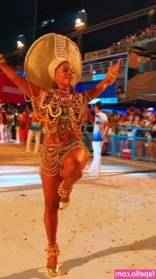 Juliana Alves [ juliana-alves ] - Didn t mean to cause a distraction  or did I