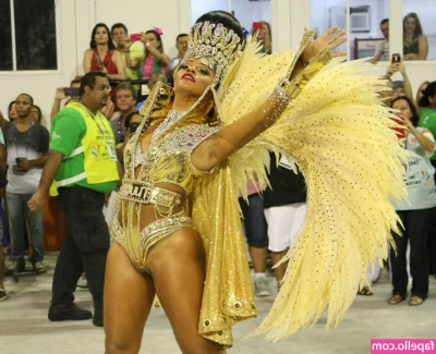 Juliana Alves [ juliana-alves ] - Hey baby. How’s your Monday been? Busy day. On call (on a quick