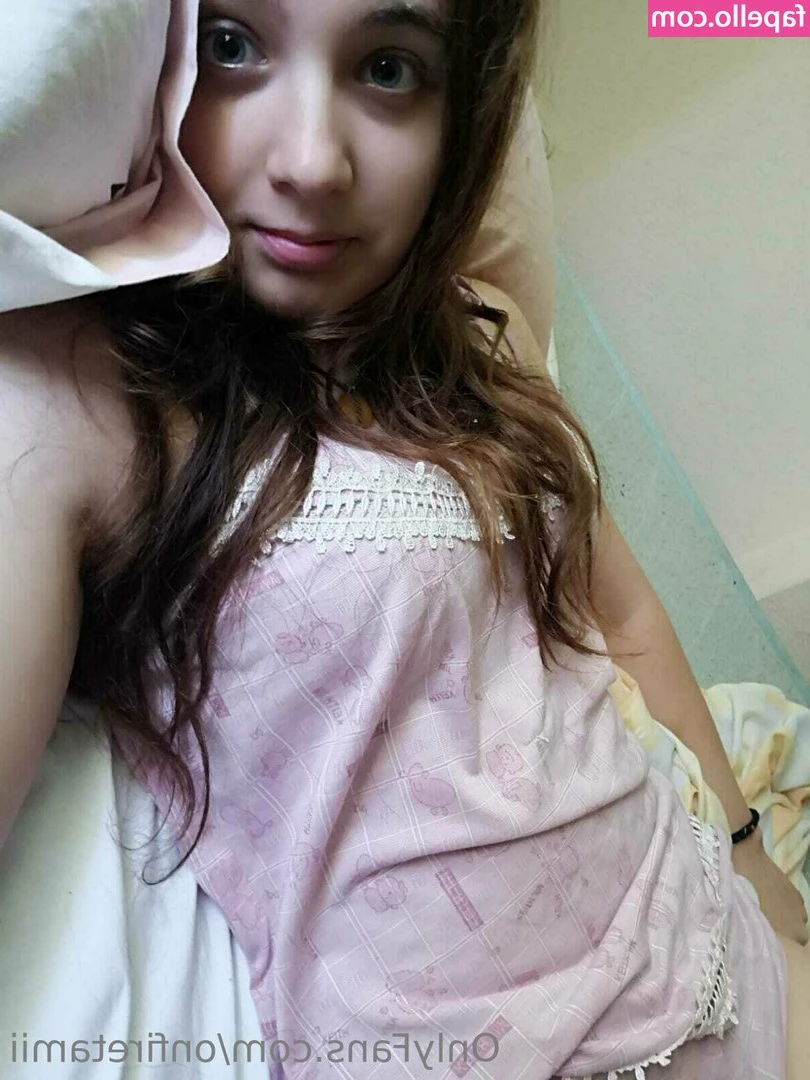 onfiretamii - Pussy shots  Yall been waiting forever for these I know    My legs so