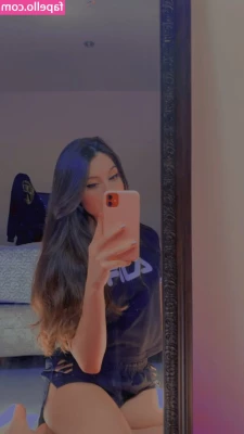 Ingrid Larissa [ ingrid-larissa ] - My toes look so cute, they’d look even better around your cock