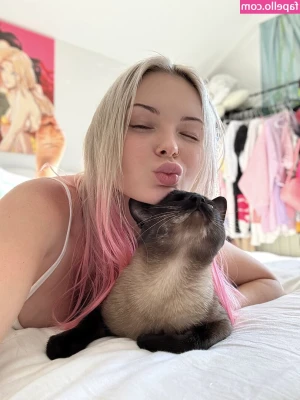 Catch_My_Vibe [ catch-my-vibe ] - My little pussy wants attention, daddy 😚