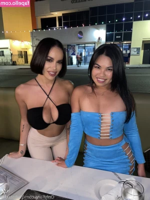 Cindy Starfall [ cindy-starfall ] - Do you like my outfit? I couldn’t show too much more boob squishing