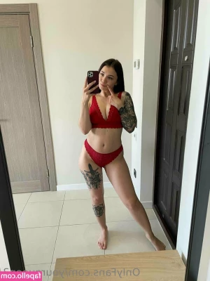 yourqueen3 - U can never go wrong with the little black dress 🔥 to see what’s