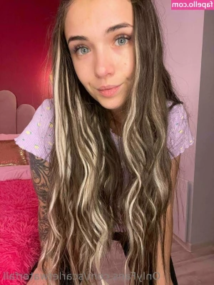 yourqueen3 - my tits are heavy, can u hold them? 🥺
