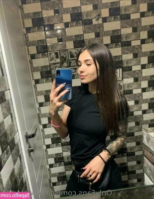 yourqueen3 - Got fucked on vacation by the guy renting the beach house next to us