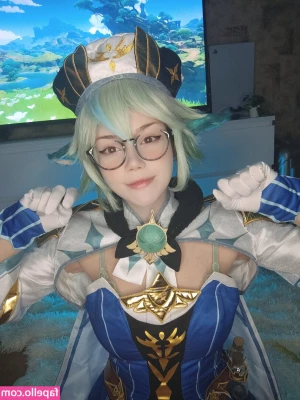 Anastasia Komori [ anastasia-komori ] - My mama taught me never to play with food