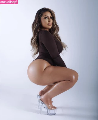 Melina.Million [ melina-million ] - 🍆Send a photo of your juicy cock with a $25 tip for a voice