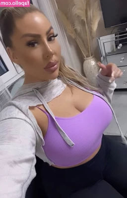 Melina.Million [ melina-million ] - Just a horny girl and her mirror ☺️ (swipe for video)