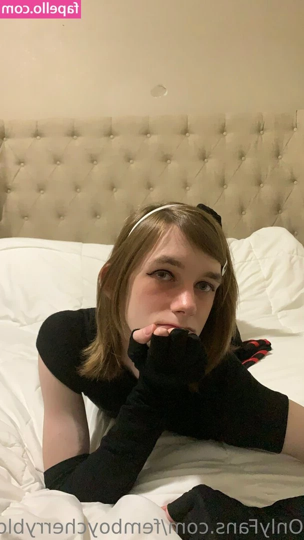 femboycherryblossom - Look at my pretty
