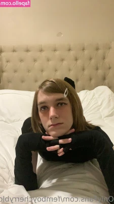 femboycherryblossom - I think the mirror definitely adds an extra element in these photos  