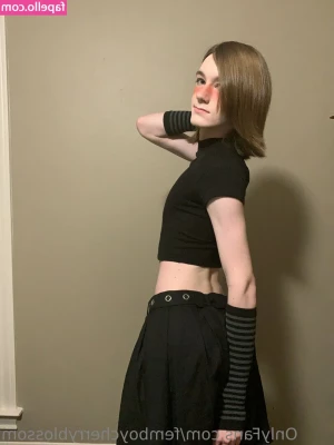 femboycherryblossom - Let me show you how to dominate your opponent, using just my soles.