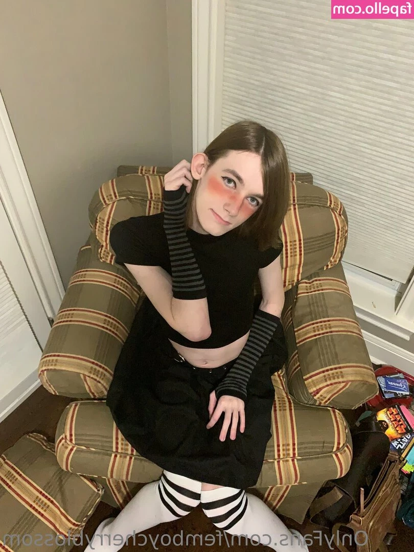 femboycherryblossom - Looking like a total hussy xXx